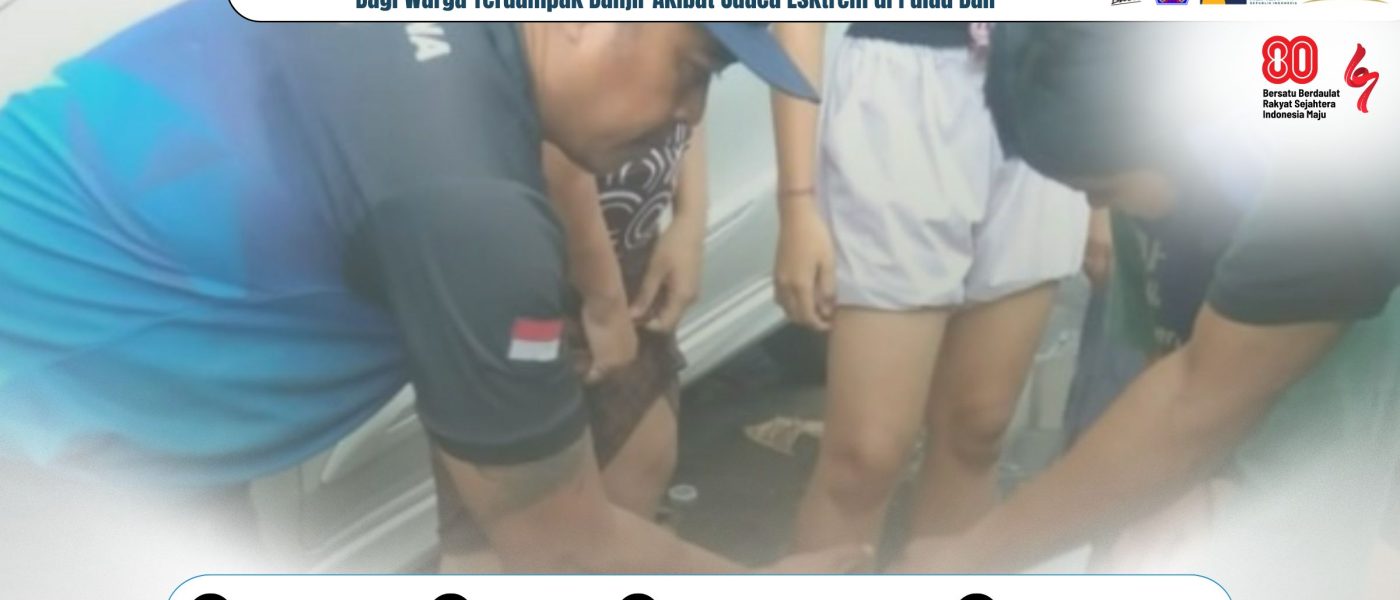 Aksi Peduli Pembagian Air Bersih Bagi Warga Terdampak Banjir Akibat Cuaca Esktrem